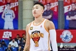 这也太猛了！贺希宁半场11中7&三分6中4砍下23分3板2助